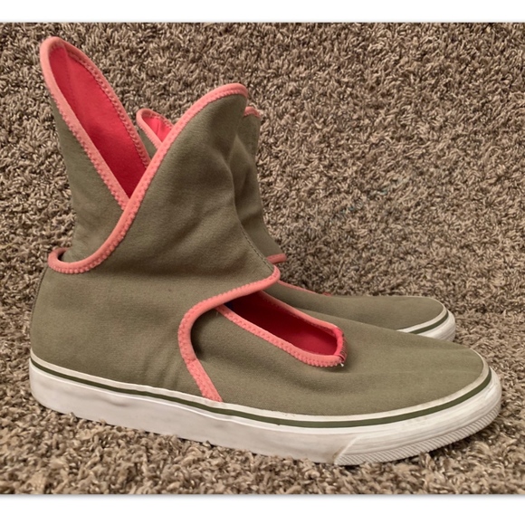 Safari Green Puma Sneakers - Picture 1 of 2